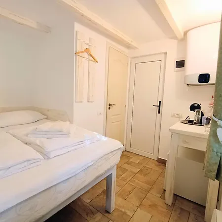 Tiny House For Two Campsite Brasov